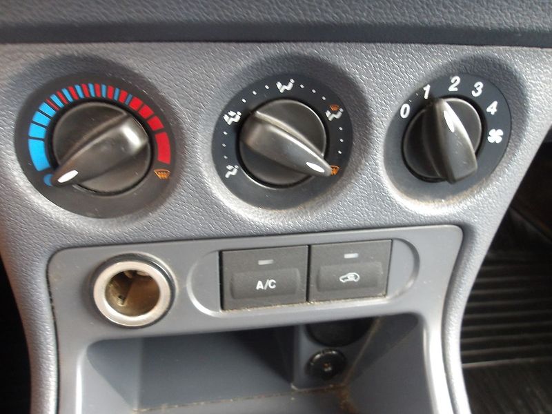 Ford Tourneo Connect 1,8TDCi L1H2 ČR NAJ.179000km ! - fotka 26 z 33