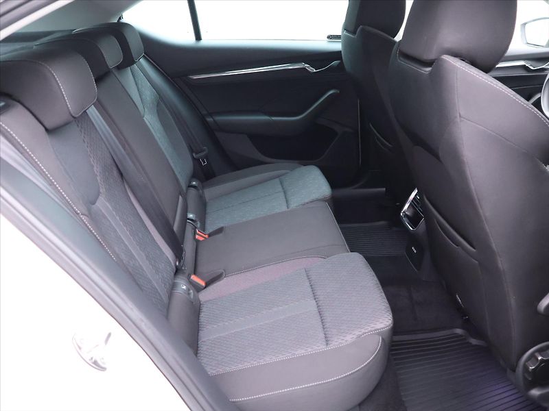 Škoda Octavia 2,0 TDI 85kW DSG Style CZ - fotka 14 z 39