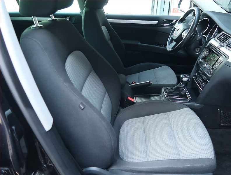 Škoda Superb (2013) 2.0 TDI, Automat, Bi-Xenony - fotka 9 z 18