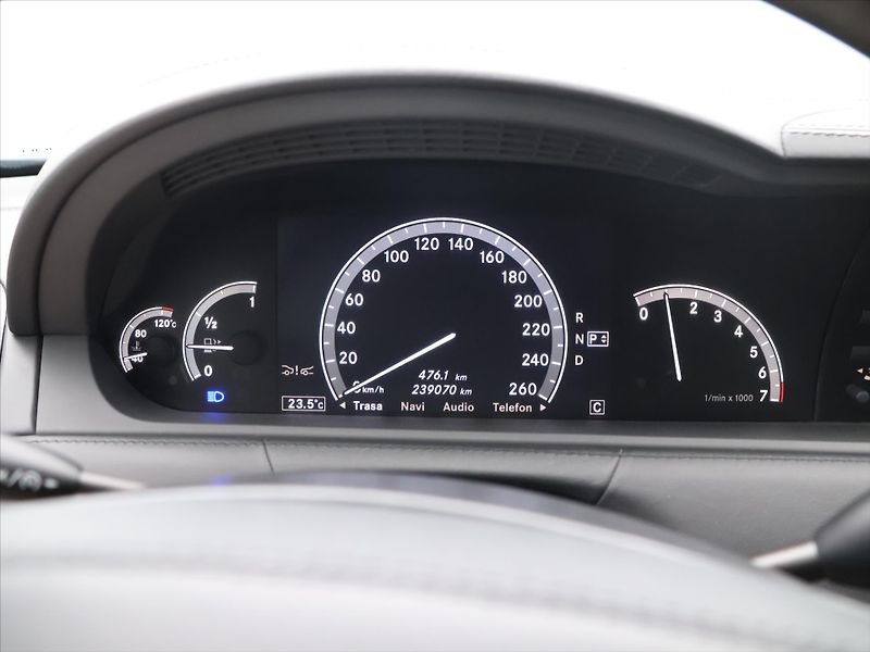 Mercedes-Benz CL 5,5 500 285kW 4Matic - fotka 16 z 28