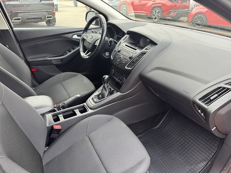 Ford Focus (2018) 1.6Ti-VCT Digi Klima Tempomat - fotka 13 z 46