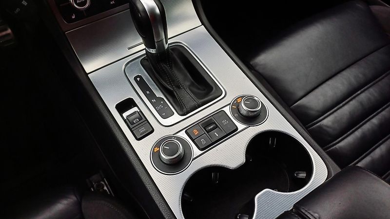 Volkswagen Touareg 3.0 TDI 193kW R-LINE-WEBASTO- - fotka 27 z 50