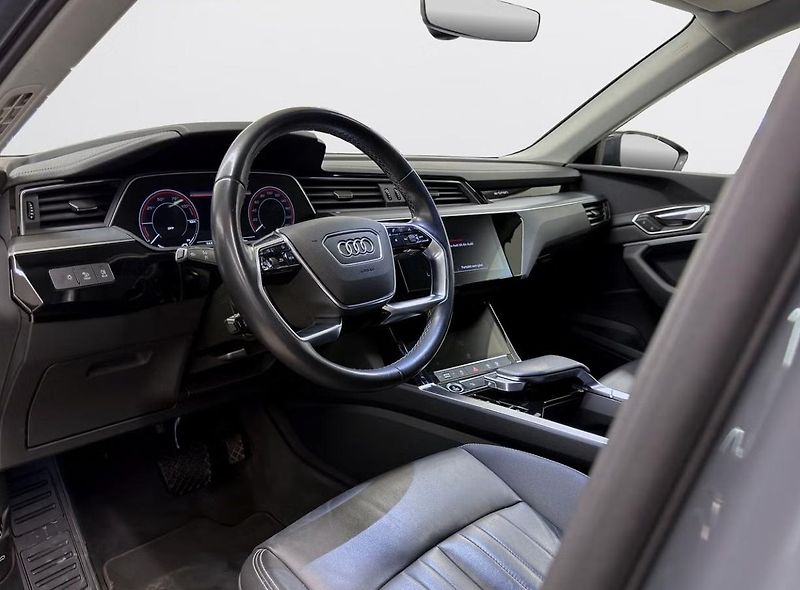 Audi Q8 e-tron 50 Q SoH 94% Kamera Vzduch Taž - fotka 14 z 21