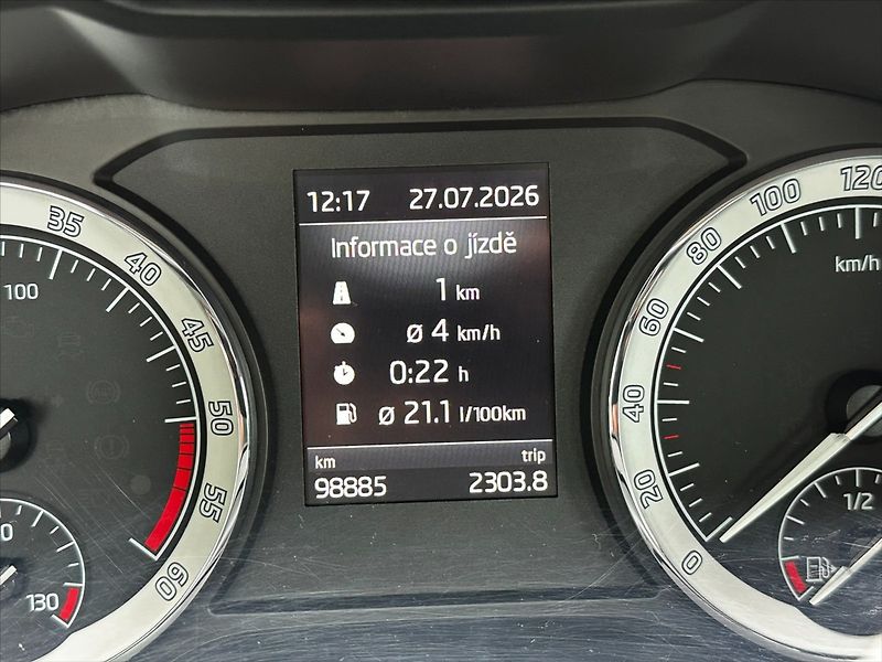 Škoda Karoq 1,6 TDI 85kW STYLE CZ-SERVIS!! - fotka 24 z 42