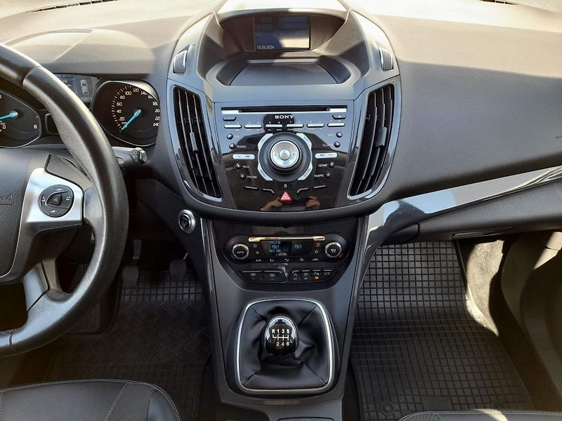 Ford Kuga 1.5 EcoBoost 110KW TITANIUM - fotka 19 z 20