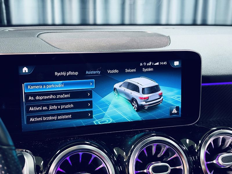 Mercedes-Benz GLB (2020) 220d 4M AMG PANO HUD TAŽNÉ - fotka 26 z 34