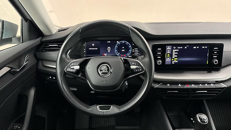 Škoda Octavia 2.0 TDI Ambition Combi - fotka 9 z 26