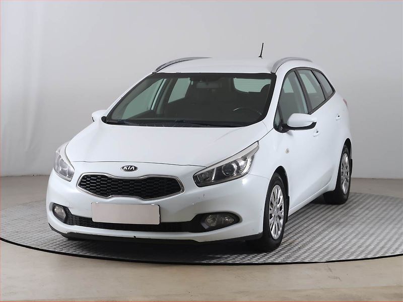 Kia Ceed (2014) Silver 1.6 CRDi, Serv.kniha - fotka 2 z 14