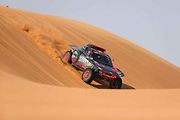 Účastníci Rallye Dakar zdolávají obrovské duny