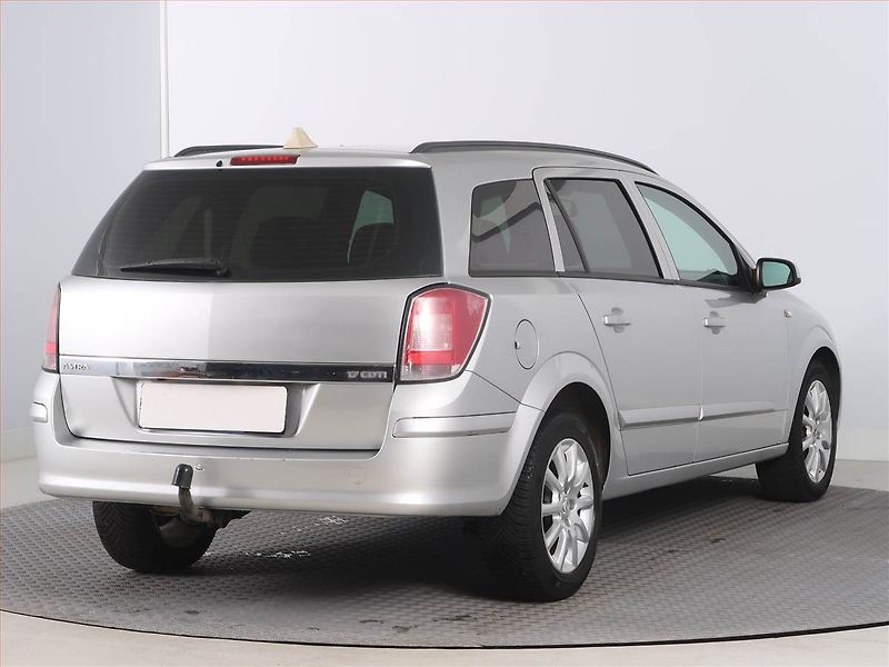 Opel Astra (2009) 1.7 CDTI, po STK, Tažné - fotka 5 z 16