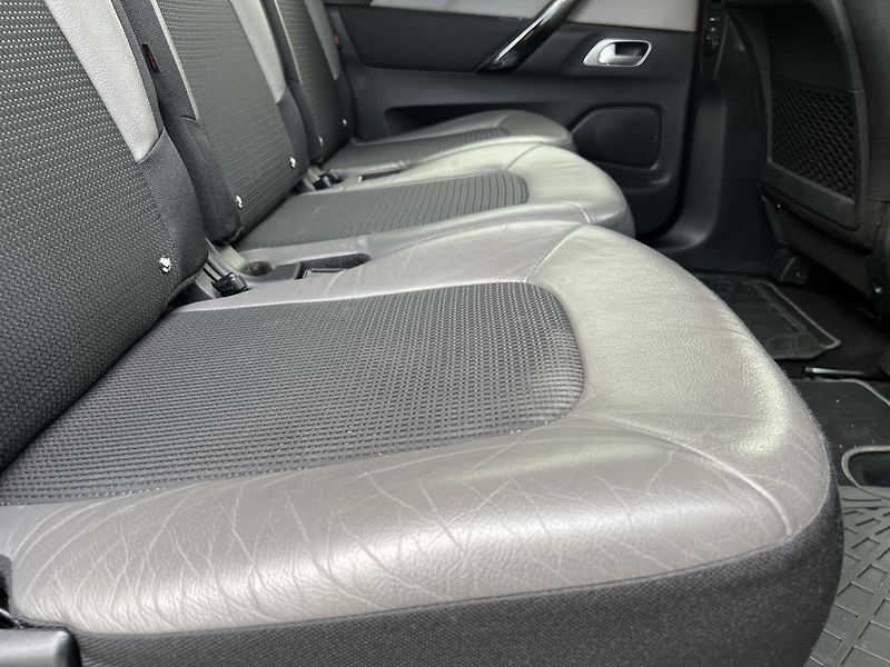 Citroën Grand C4 Picasso 2.0HDi 7MÍST KAMERA KLIMA ČR - fotka 32 z 49