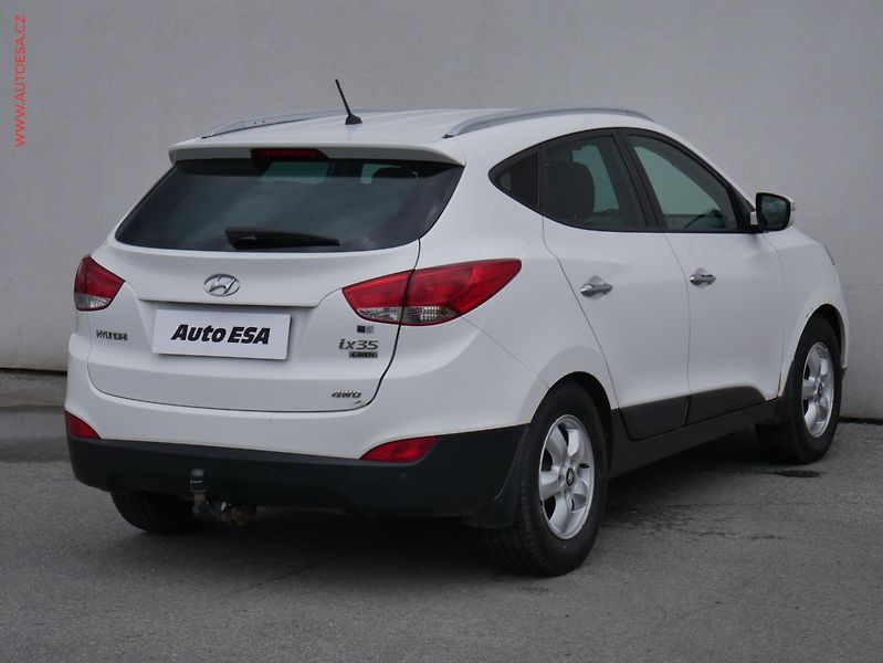 Hyundai ix35 (2012) 2.0 CRDi, ČR, AC, TZ, park - fotka 4 z 23