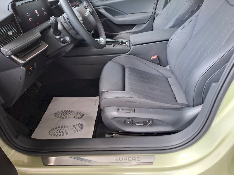 Škoda Superb (2025) COMBI L&K TD 110/2.0 A7F - fotka 8 z 30