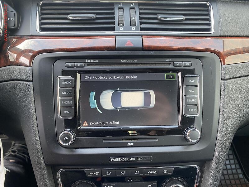Škoda Superb (2010) 2.0TDi, ČR, Bixenon, AC - fotka 17 z 18