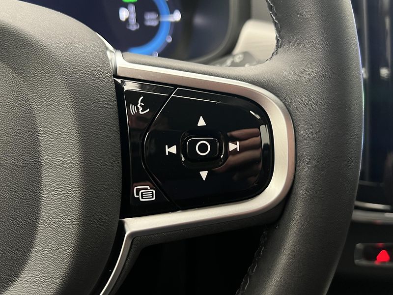 Volvo V90 T6 AWD DARK PLUS - fotka 25 z 45