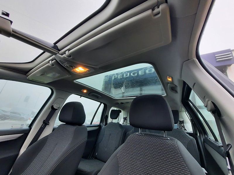 Citroën C4 Picasso 1,6 eHDI 112k STT 7 Míst - fotka 13 z 25