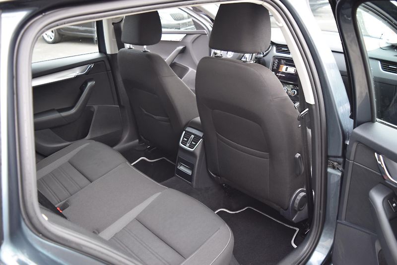 Škoda Octavia (2017) 1.5TSI 110kw AMBITION APP TEMP - fotka 40 z 50