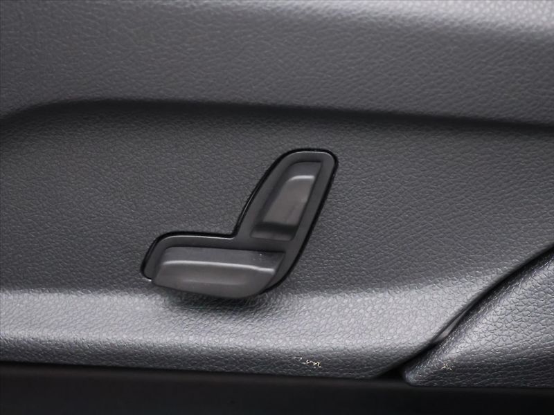 Mercedes-Benz GLC 2,0 200 4Matic DPH CZ 1.Maj. - fotka 18 z 41