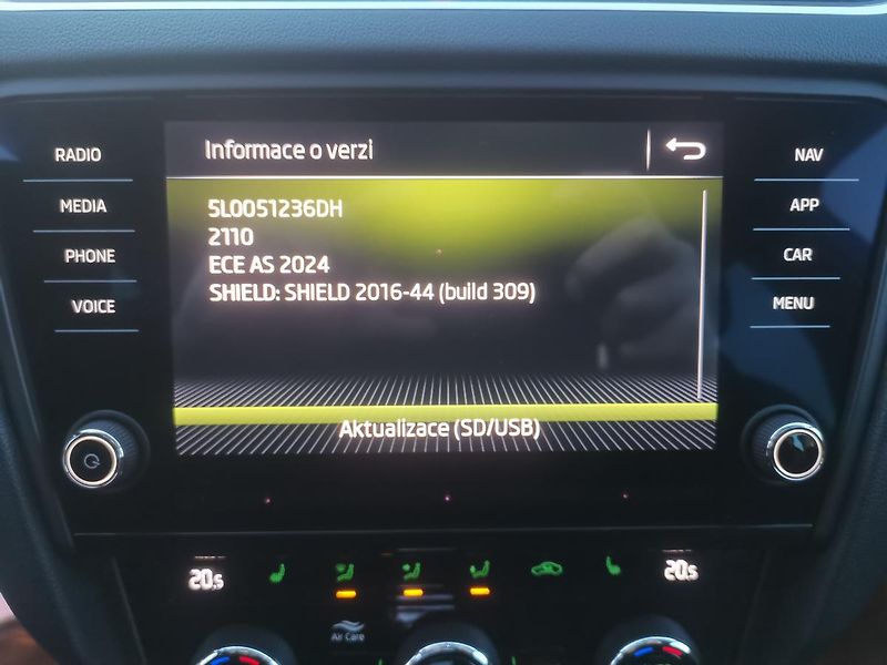 Škoda Octavia 2,0TDI DSG 110kW ACC STYLEPLUS - fotka 86 z 87