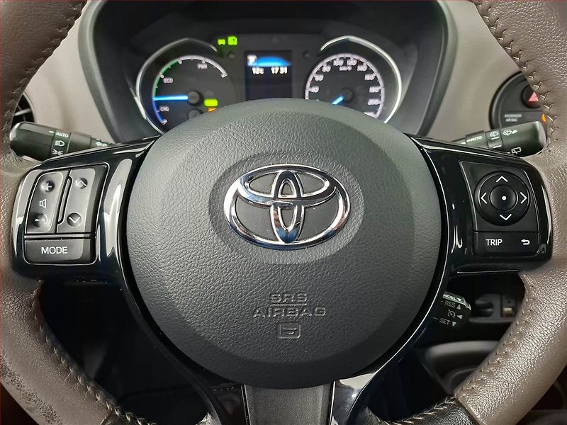 Toyota Yaris (2020) 1.5 Hybrid, Automat, ČR,1.maj - fotka 18 z 21
