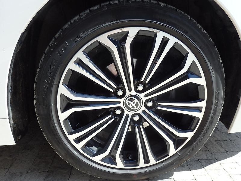 Toyota Corolla 1.8i HYBRID + LPG - fotka 23 z 35