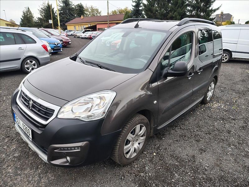 Peugeot Partner 1,2 - fotka 3 z 18