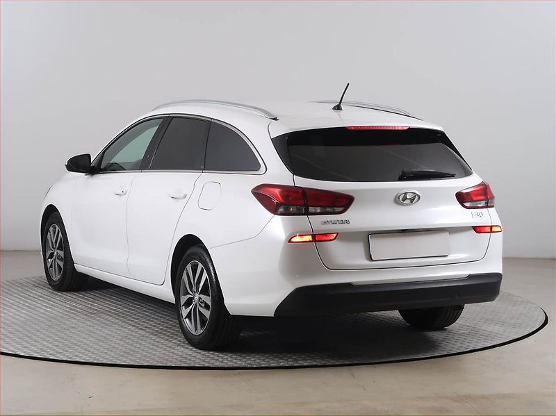 Hyundai i30 (2018) 1.6 CRDi, Tempomat - fotka 4 z 17
