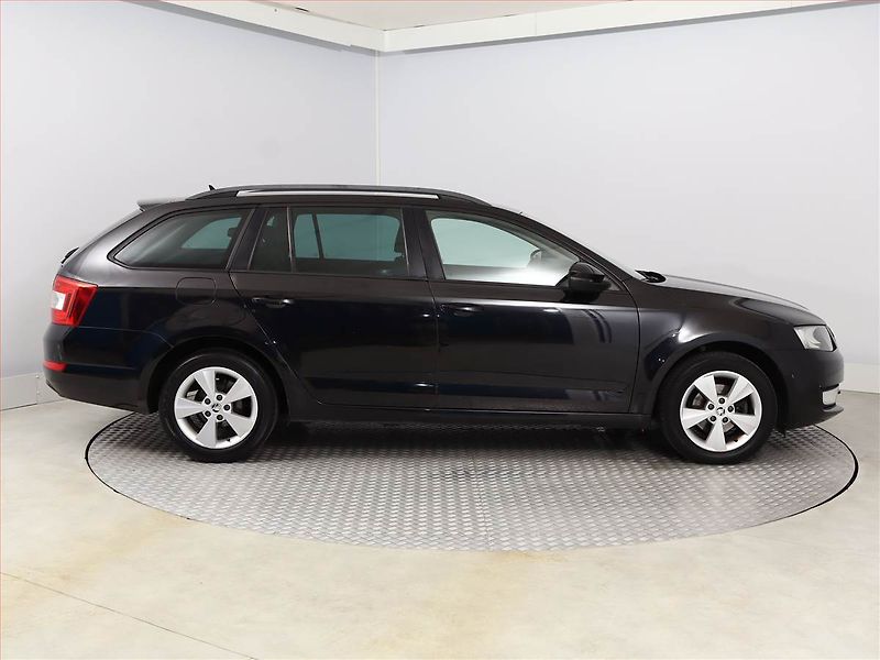 Škoda Octavia (2014) 1.6 TDI, Tempomat - fotka 6 z 13