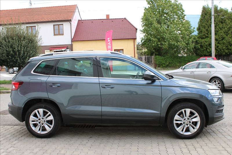 Škoda Karoq 1,5 TSI DSG Style 1. majitel - fotka 3 z 4