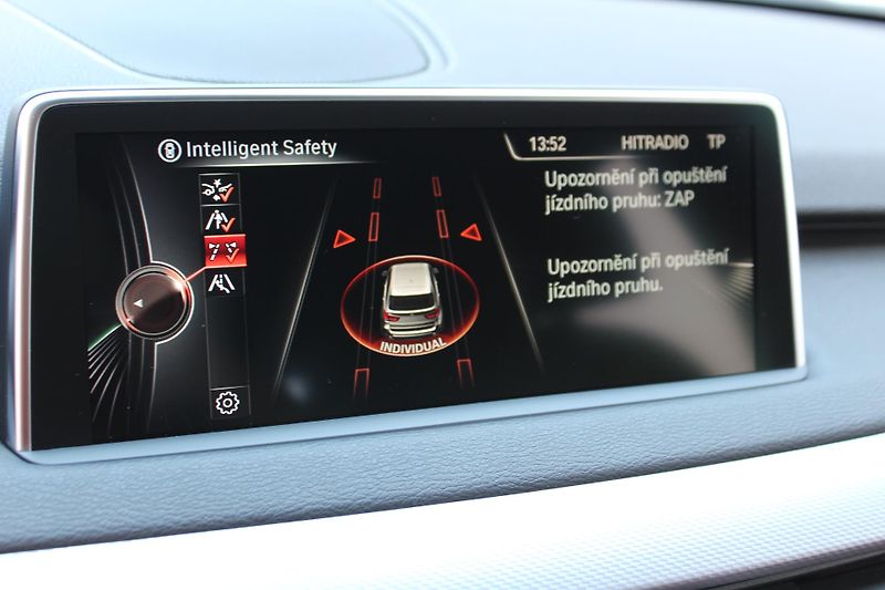 BMW X5 xDrive30d - fotka 20 z 25