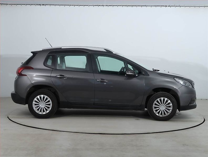 Peugeot 2008 (2019) Active 1.2 PureTech, Tempomat - fotka 6 z 16