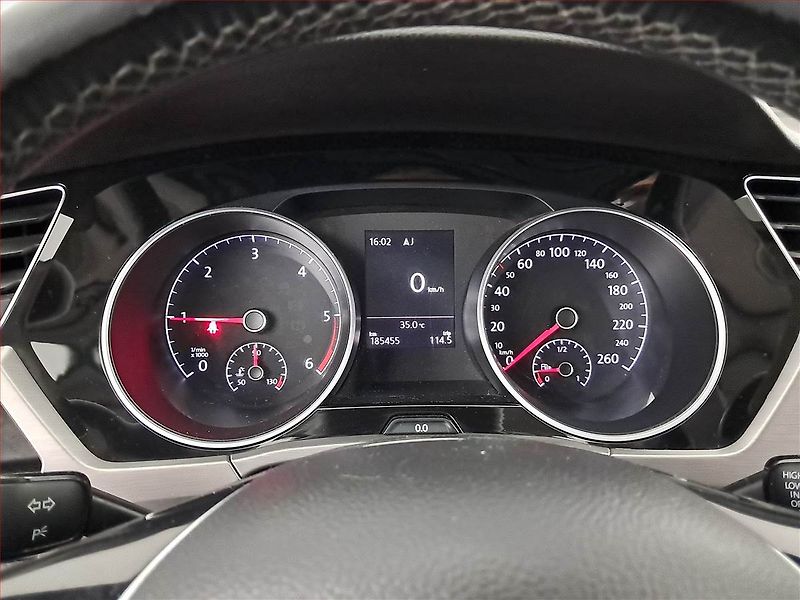 Volkswagen Touran (2016) 2.0 TDI, 7 míst, ČR,1.maj - fotka 11 z 19