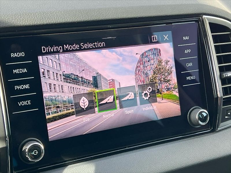 Škoda Karoq 1,5 TSi 110kW 7DSG STYLE - fotka 25 z 30