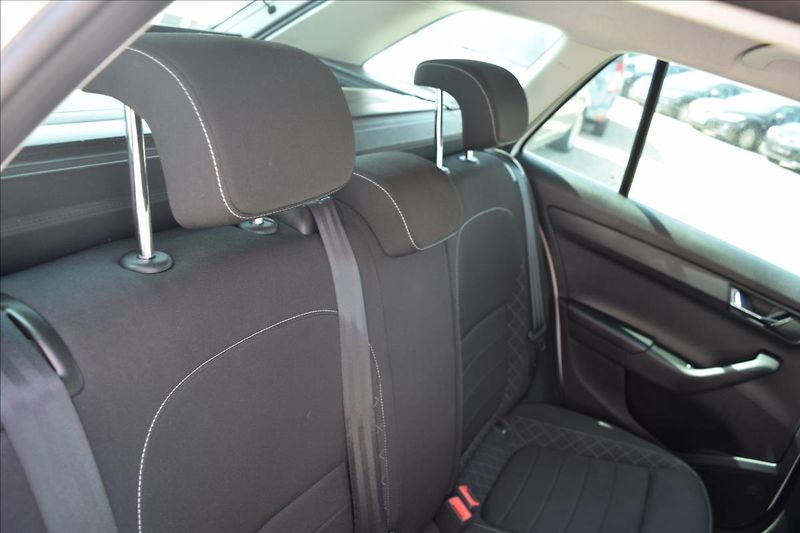 Škoda Fabia 1,2 TSI 66KW TOP VÝBAVA - fotka 21 z 49