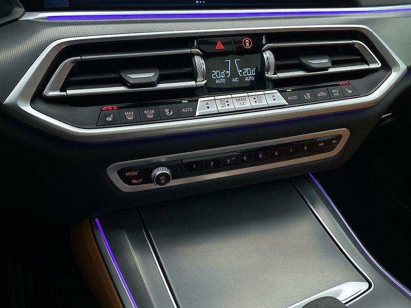 BMW X5 30d xDrive M-Paket REZERVACE - fotka 26 z 75