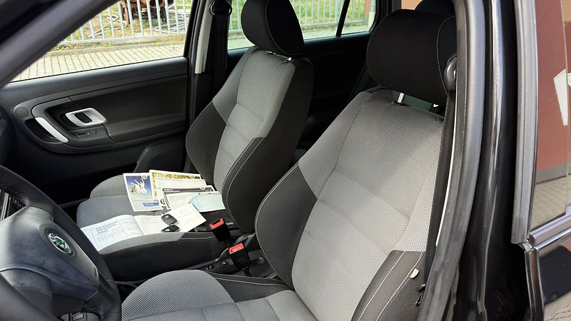 Škoda Fabia (2009) 1.6 16V*77kW*SPORT*136TKM*1MAJ - fotka 18 z 29