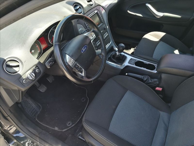 Ford Mondeo 2,0 TDCi kombi - fotka 9 z 16