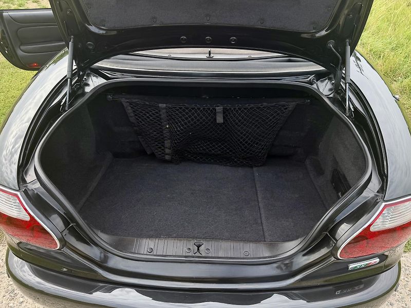 Jaguar XKR (2000) 4.0 V8 Supercharged Kabriolet  - fotka 27 z 30