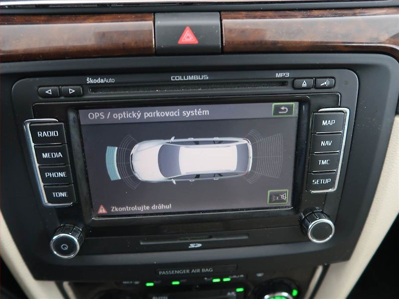 Škoda Superb (2014) Elegance 2.0 TDI, Navi, Xenony - fotka 19 z 20