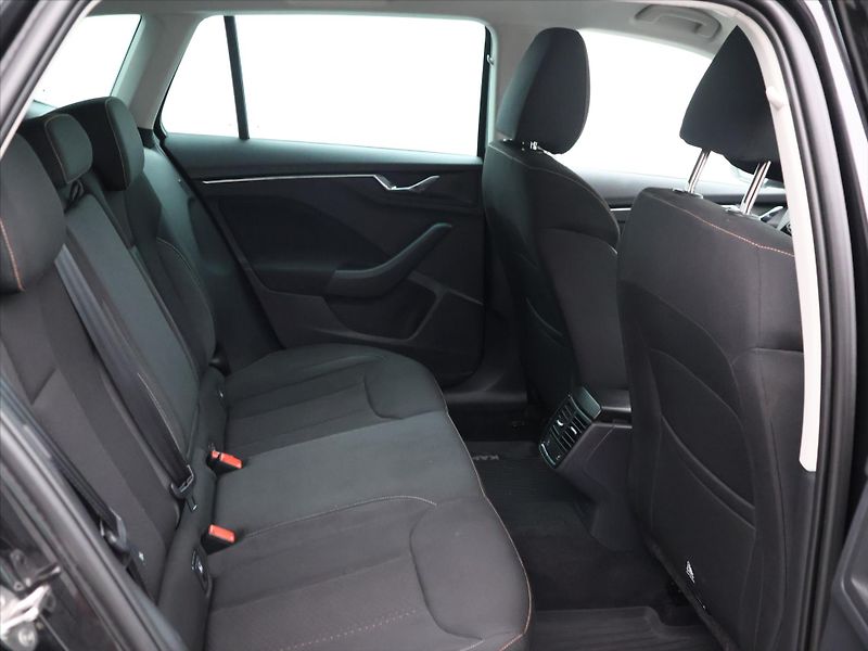 Škoda Kamiq 1,5 TSI 110kW DSG Scout DPH - fotka 12 z 29