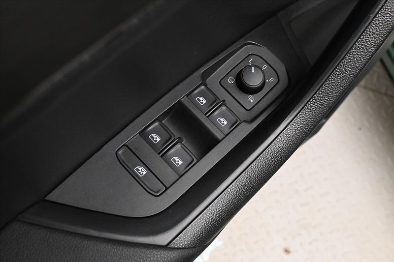 Škoda Karoq 1,5 TSI 110 kW STYLE Tažné Zár - fotka 25 z 31