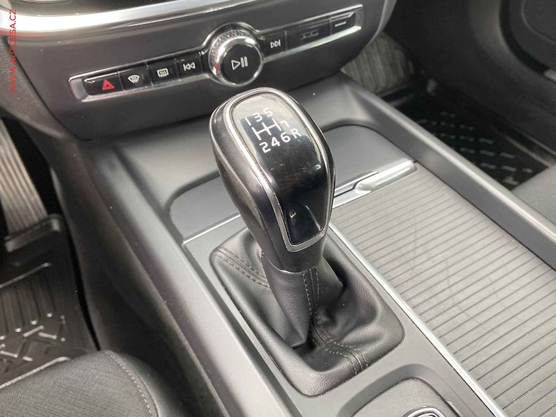 Volvo V60 (2018) 2.0d, Navi, LED, AC - fotka 16 z 18