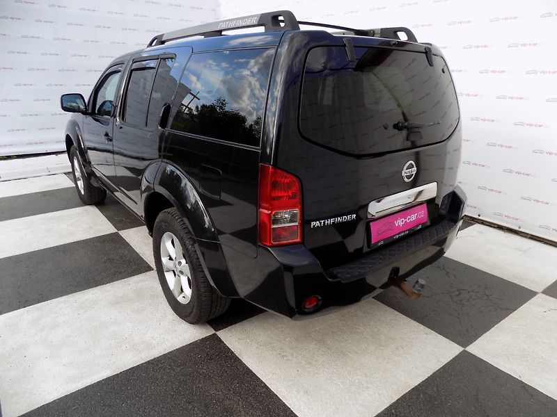 Nissan Pathfinder (2008) 2.5DCi/4x4/7.Míst/ - fotka 3 z 37