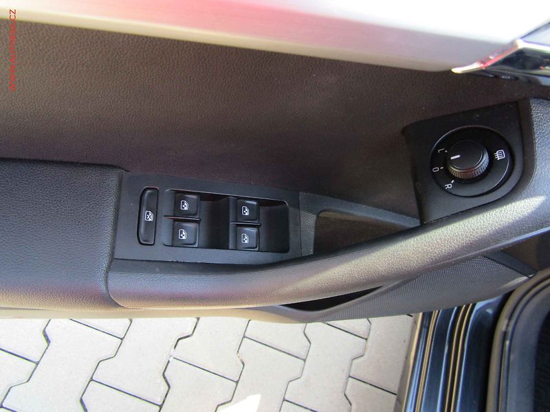 Škoda Octavia (2017) 1.6 TDi, Ambition, AC - fotka 12 z 19