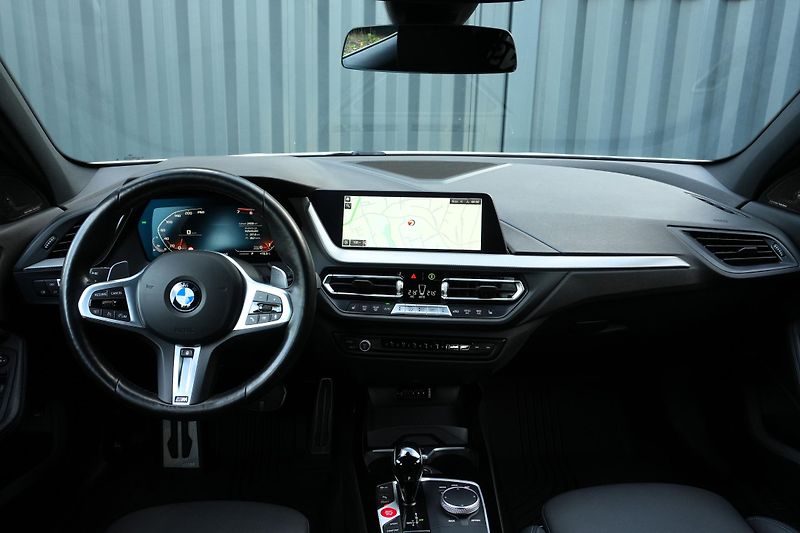 BMW Řada 1 M135i xDrive, Harman, Komfort - fotka 10 z 32