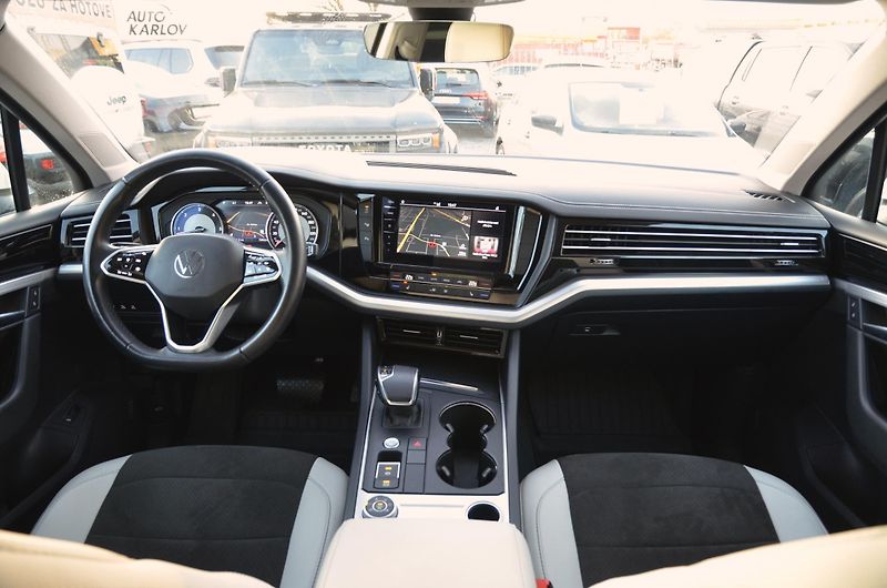 Volkswagen Touareg (2020) 3.0 TDi 200kW 4x4 / ČR / TAŽNÉ - fotka 23 z 44