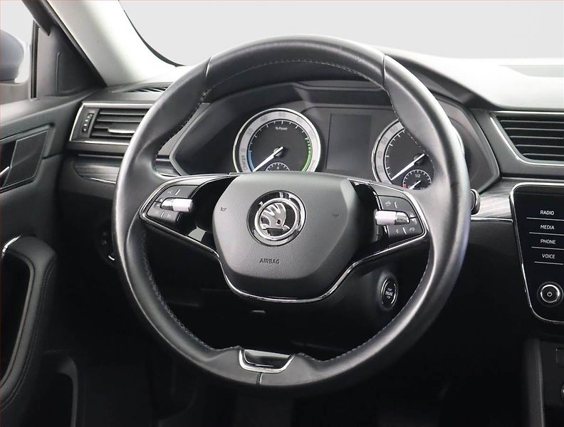Škoda Superb (2020) Style iV 1.4 TSI PHEV - fotka 19 z 25