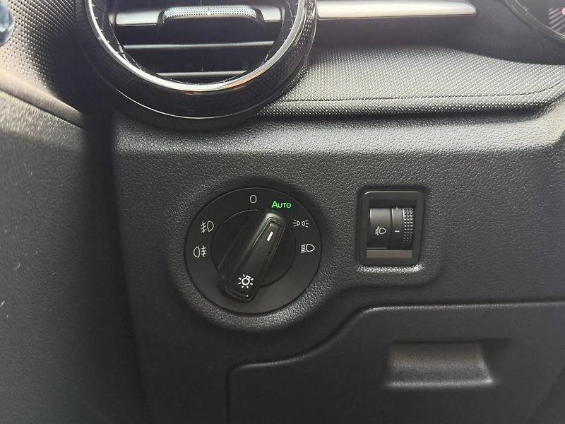 Škoda Fabia Selection 1,0 TSI 70 kW 5° MP - fotka 16 z 26