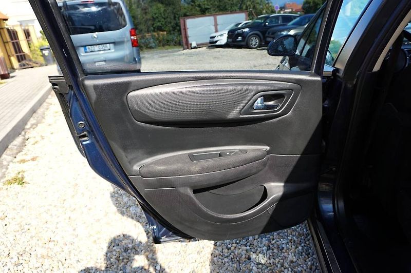 Citroën C4 (2008) 2,0 HDI 16V 100 kW - fotka 14 z 26