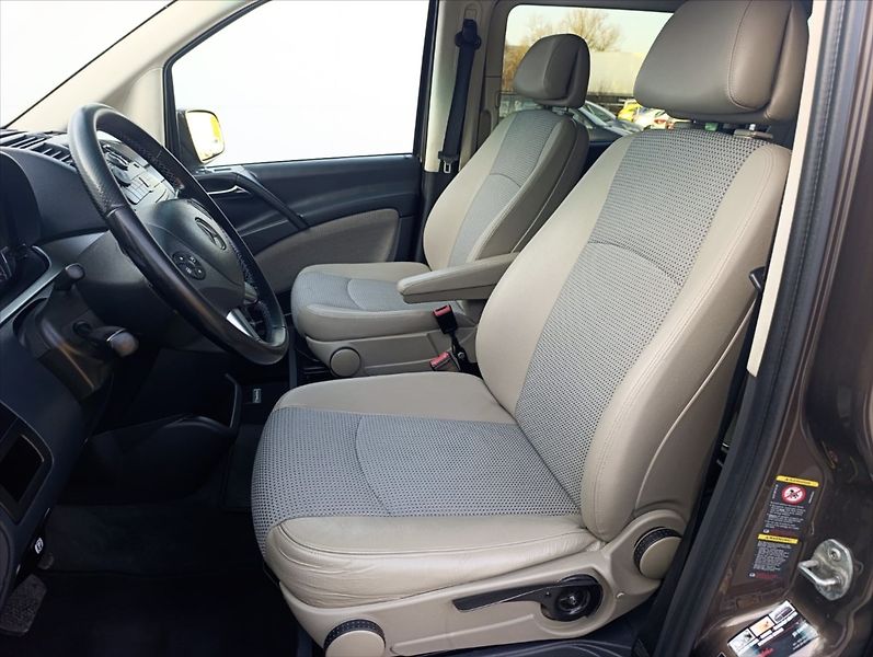 Mercedes-Benz Viano 3,0 CDi Automat SPANÍ 7míst - fotka 14 z 31
